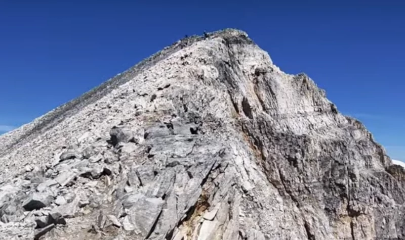 Mt. Temple image of it's summit.